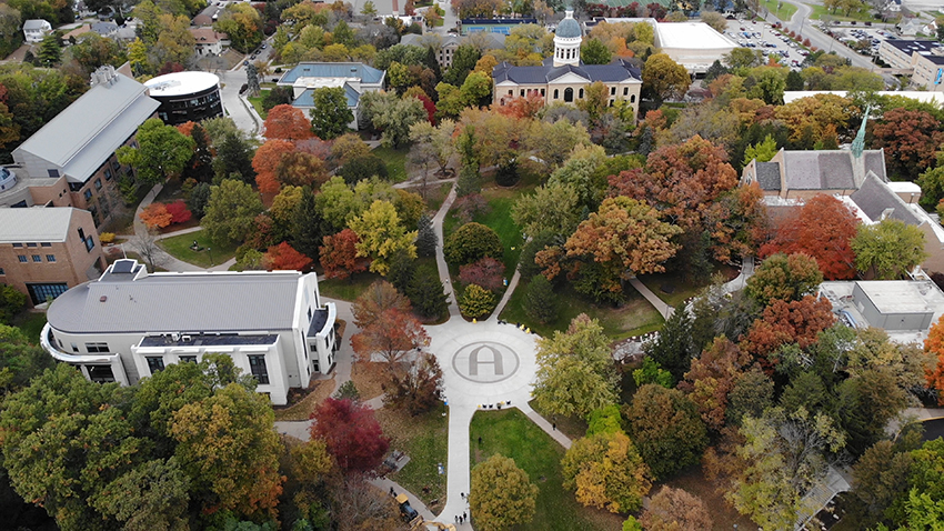 aerial photo of 365-app-Ͷע*ֱ's campus